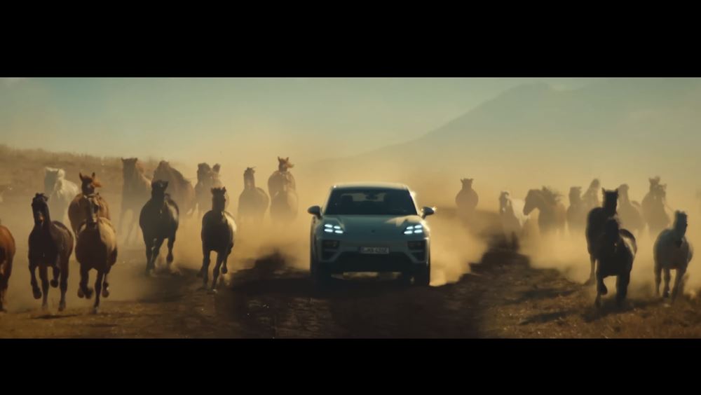 ,dua Lipa u Porsche Macan Electric