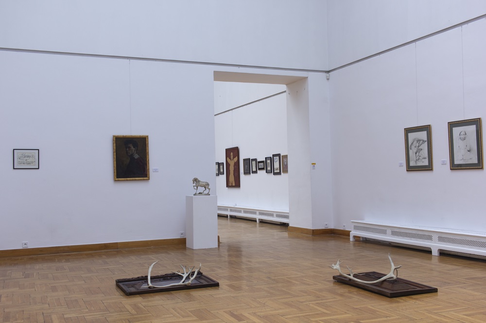 Nered u palači. Franciszek Starowieyski ponovno u Krakovu &ndash; dokumentacija izložbe