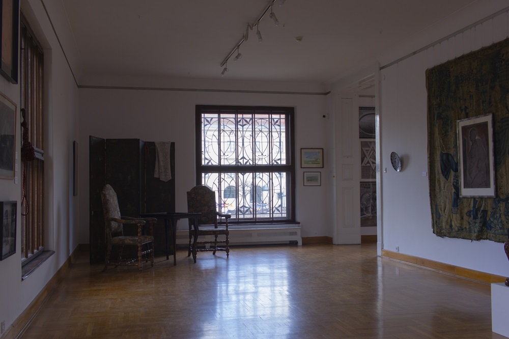 Nered u palači. Franciszek Starowieyski ponovno u Krakovu &ndash; dokumentacija izložbe