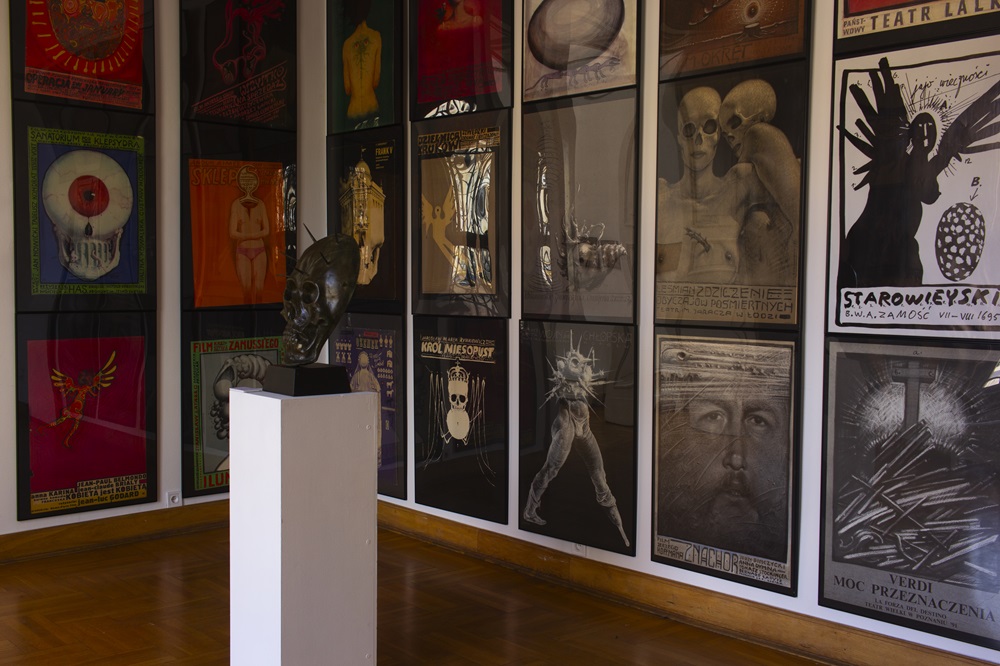 Nered u palači. Franciszek Starowieyski ponovno u Krakovu &ndash; dokumentacija izložbe