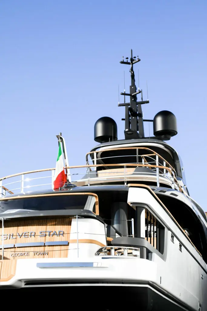 Jahta Armani Admiral2