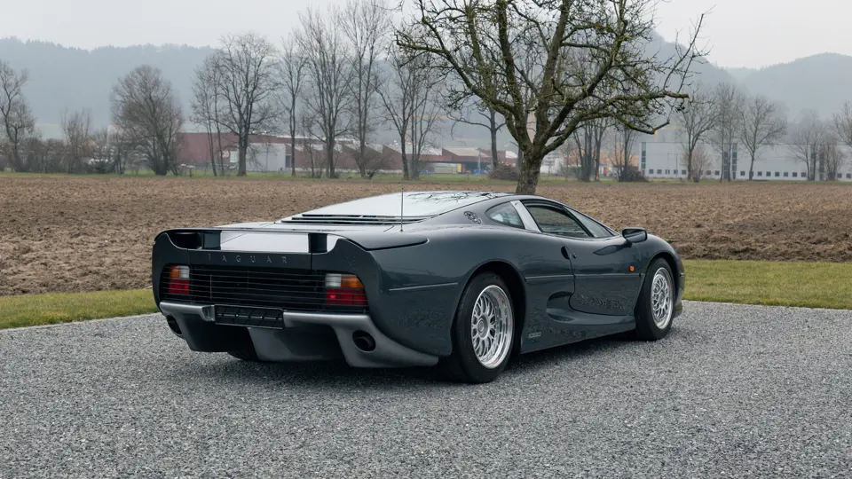 Jedinstveni Jaguar Xi220 na aukciji u Sothebys