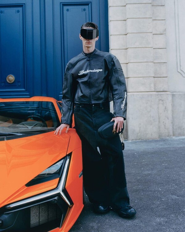 Kampanja Balenciaga Lamborghini1