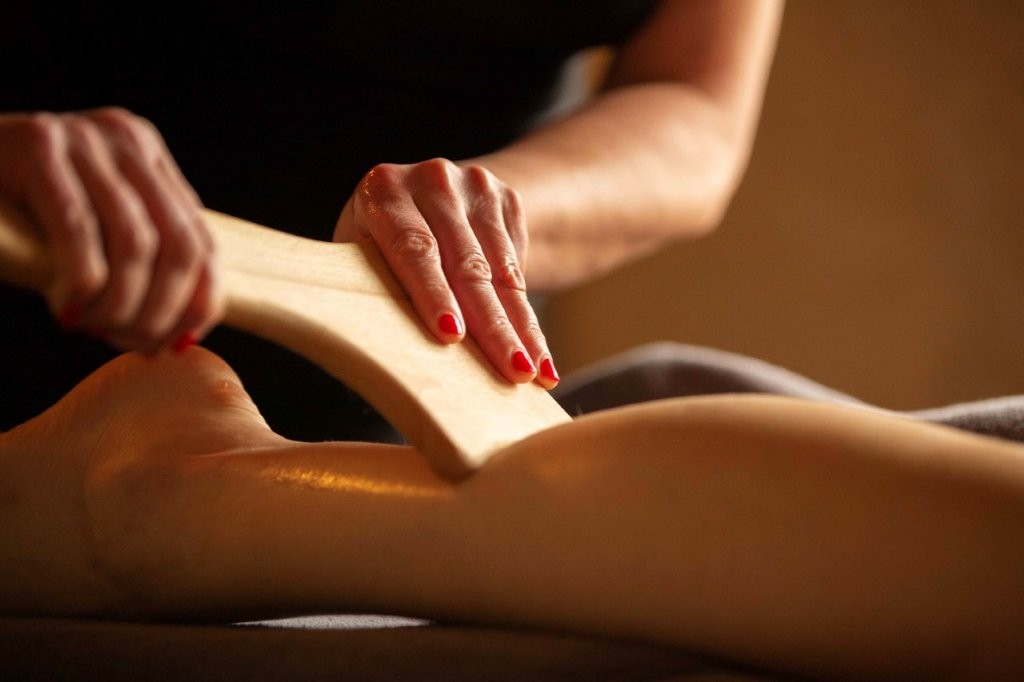 Maderoterapijska sesija u holističkom SPA hotelu Manor House