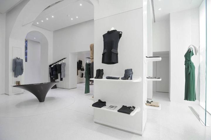 Sjedi&scaron;te Alberta Ferretti2