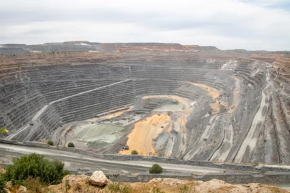 Rezanje proizvodnje dijamanata u Debswani