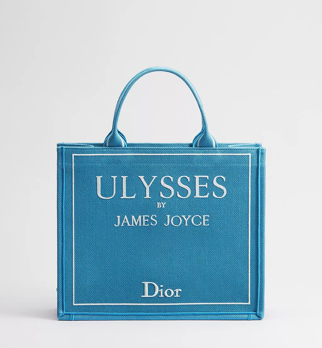 Dior Book Tote Kad knjiga postane moda8